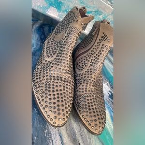 NEW ankle high boots with silver studs - Suede